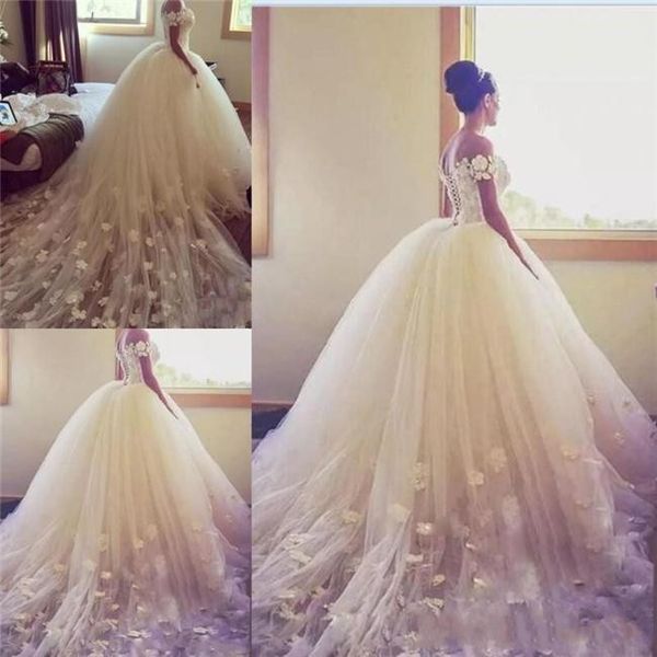 2018 New Sexy Ball Gown Wedding Dresses Off Shoulder Handmade Flowers Appliques Lace Chapel Train Tulle Backless Lace Up Formal Bridal Gowns
2018 New Sexy Ball Gown Wedding Dresses Off Shoulder Handmade Flowers Appliques Lace Chapel Train Tulle Backless Lace Up Formal Bridal Gowns