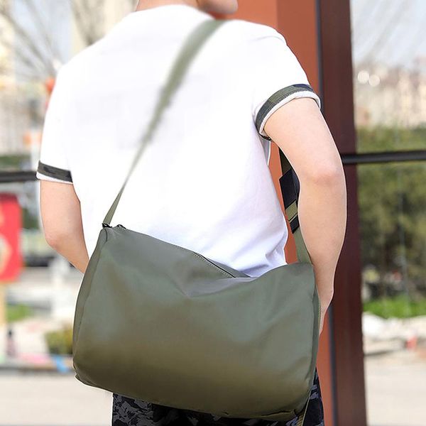fashion large-capacity outdoor travel bag messenger bag lightweight folding shoulder fitness 
fashion large-capacity outdoor travel bag messenger bag lightweight folding shoulder fitness