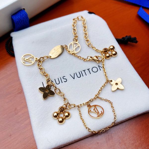 new arrive fashion jewelry sets lady women titanium steel 18k gold chain necklace bracelet with v letter double color smooth ta with box r25, Golden;silver
new arrive fashion jewelry sets lady women titanium steel 18k gold chain necklace bracelet with v letter double color smooth ta with box r25, Golden;silver