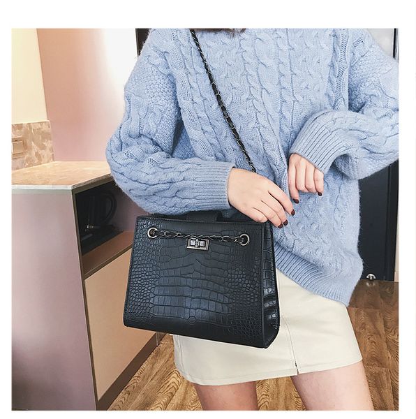 bag female 2020 spring new shoulder bag korean version wild alligator pattern small square set bags
bag female 2020 spring new shoulder bag korean version wild alligator pattern small square set bags