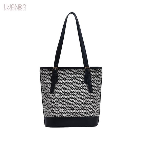 new 2020 shoulder classic bag handle leather famale tote wild messenger women handbag girl cute sweet trend for women
new 2020 shoulder classic bag handle leather famale tote wild messenger women handbag girl cute sweet trend for women