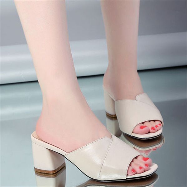 2020 summer casual wear women's sandals and slippers simple thick heel fish mouth ladies high heel sandals word drag, Black
2020 summer casual wear women's sandals and slippers simple thick heel fish mouth ladies high heel sandals word drag, Black