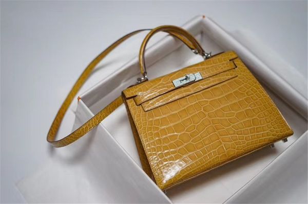 wholesale original crocodile skin with diamond hardware design keily bag 25cm,also have size 28 32cm,fully handmade wax thread,fast delivery
wholesale original crocodile skin with diamond hardware design keily bag 25cm,also have size 28 32cm,fully handmade wax thread,fast delivery