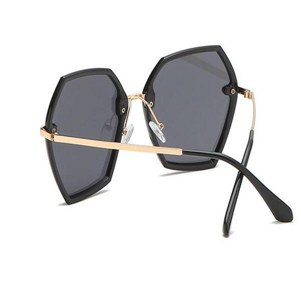 2020 oversized square sunglasses men women metal frame ladies sun glasses fashion vintage brand female shades001, White;black
2020 oversized square sunglasses men women metal frame ladies sun glasses fashion vintage brand female shades001, White;black