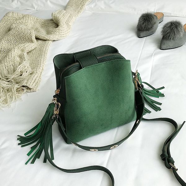 2020 new fashion scrub women bucket bag vintage tassel messenger bag shoulder simple crossbody tote kl888
2020 new fashion scrub women bucket bag vintage tassel messenger bag shoulder simple crossbody tote kl888