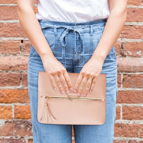 fashionable tassel women shoulder bag pu leather vintage retro messenger handbags for outdoor shopping accessories
fashionable tassel women shoulder bag pu leather vintage retro messenger handbags for outdoor shopping accessories