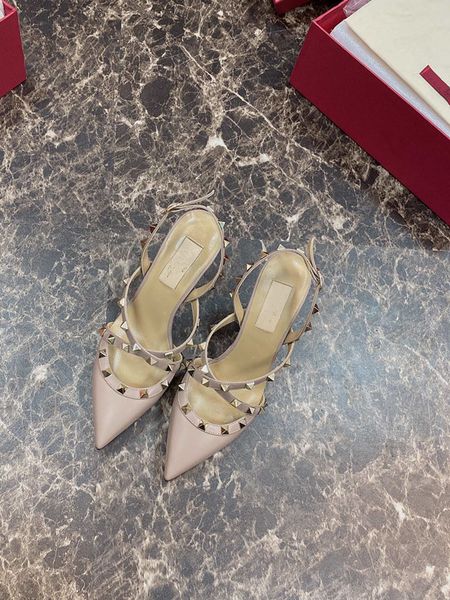 2020 wommens shoes designer designer sandals luxury women shoes designers slipper rivet slide lady fashion studded designer sandale, Black
2020 wommens shoes designer designer sandals luxury women shoes designers slipper rivet slide lady fashion studded designer sandale, Black