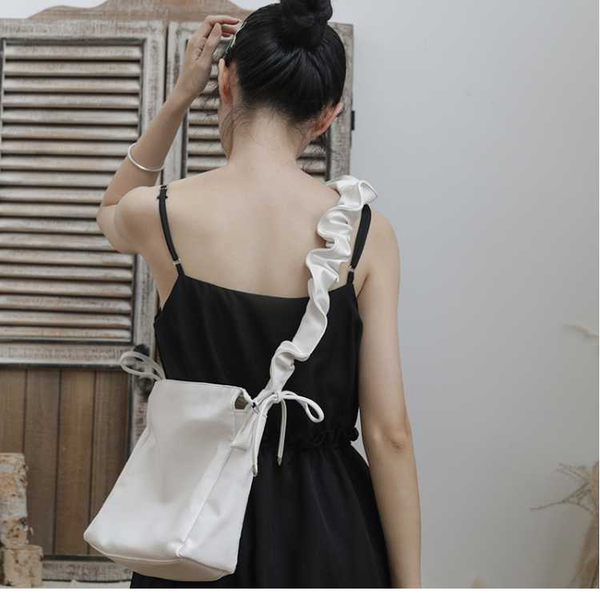 fashion women small bag one shoulder bag lady cute girl vintage messenger cross body simple black white gh678
fashion women small bag one shoulder bag lady cute girl vintage messenger cross body simple black white gh678