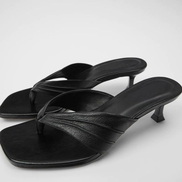 2020 new summer women's slippers black pleated decorative high-heeled sheepskin sandals flip-flop women slippers outdoor
2020 new summer women's slippers black pleated decorative high-heeled sheepskin sandals flip-flop women slippers outdoor
