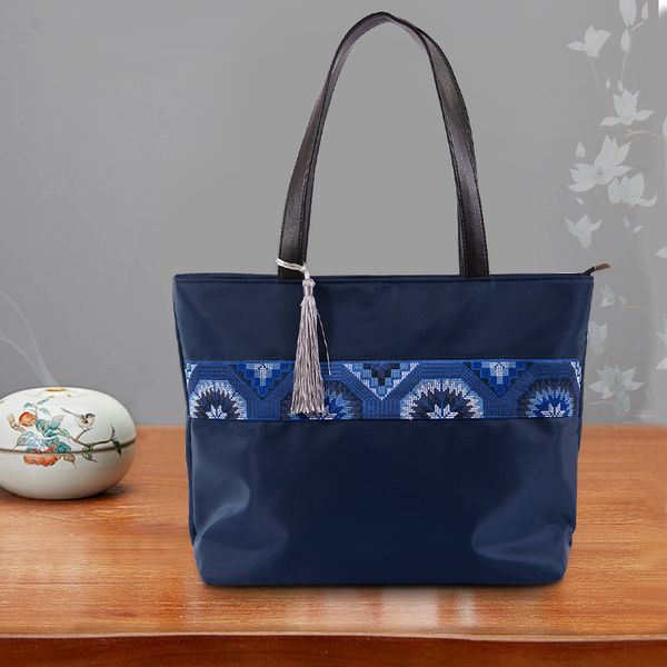 fashion women shoulder bag bohemian embroidery ethnic style waterproof nylon lightweight large capacity travel bag girl handbag
fashion women shoulder bag bohemian embroidery ethnic style waterproof nylon lightweight large capacity travel bag girl handbag