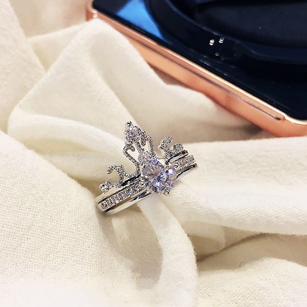 luxury female white bridal wedding crown ring set fashion copper filled jewelry promise crystal stone engagement rings for wom, Golden;silver
luxury female white bridal wedding crown ring set fashion copper filled jewelry promise crystal stone engagement rings for wom, Golden;silver