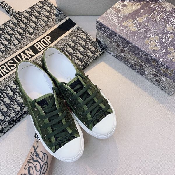 2020 new designer luxury women's shoes ladies casual shoes fashion ladies sneakers shoes, Black;red
2020 new designer luxury women's shoes ladies casual shoes fashion ladies sneakers shoes, Black;red