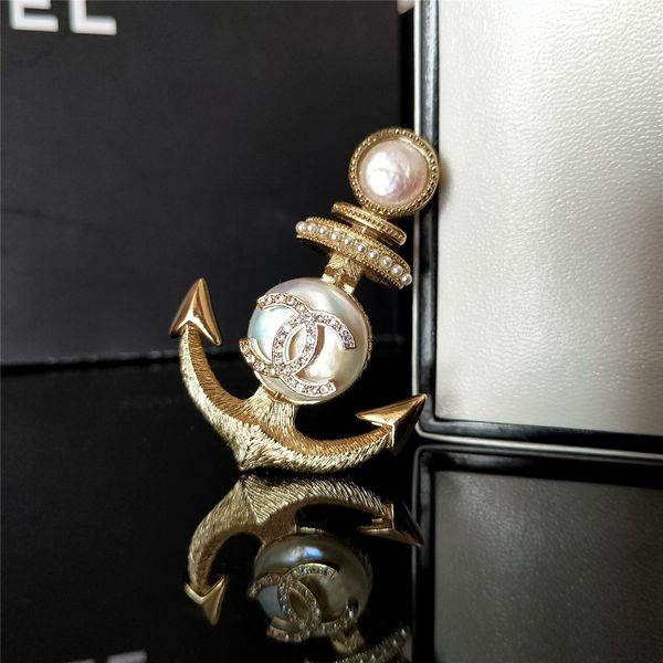 2020 warm winter new listing classic naval sailboat anchor brooch natural baroque pearl brass material retro high-quality brooch female, Gray
2020 warm winter new listing classic naval sailboat anchor brooch natural baroque pearl brass material retro high-quality brooch female, Gray
