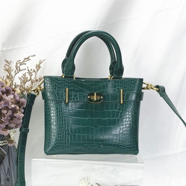 new korean women's handbag fashion simple women's one-shoulder messenger bag pu outdoor travel wallet tote bag
new korean women's handbag fashion simple women's one-shoulder messenger bag pu outdoor travel wallet tote bag