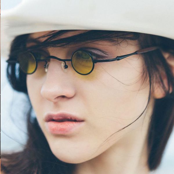 2020 luxury gold metal brand designer sunglasses mens womens oval round sunglasses retro vintage steam punk fml, White;black
2020 luxury gold metal brand designer sunglasses mens womens oval round sunglasses retro vintage steam punk fml, White;black