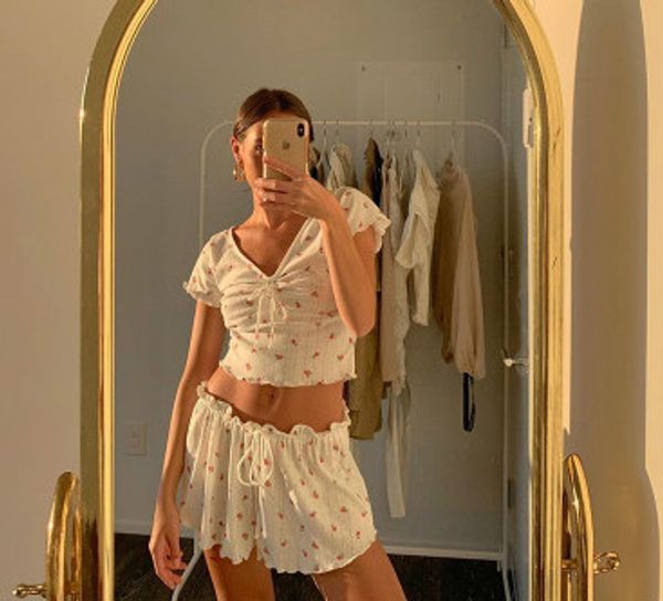 womens clothing 2 piece set summer new short-sleeved shirt straps waist loose shorts suit women fashion sleepwear 2020 new sell, Black;red
womens clothing 2 piece set summer new short-sleeved shirt straps waist loose shorts suit women fashion sleepwear 2020 new sell, Black;red