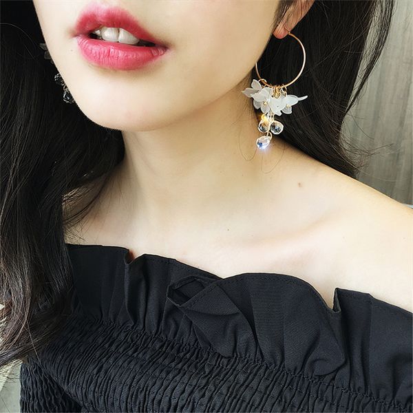 trendy acrylic designer luxury women dangle earrings crystal flower long pendant earrings for women drops earring jewelry gift, Silver
trendy acrylic designer luxury women dangle earrings crystal flower long pendant earrings for women drops earring jewelry gift, Silver