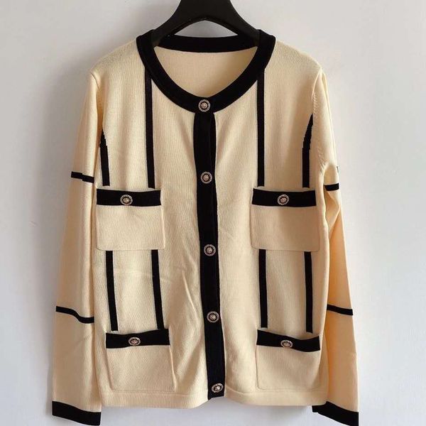 820 2020 autumn brand same style regular long sleeve crew neck kint sweater button pullover women clothes, White;black
820 2020 autumn brand same style regular long sleeve crew neck kint sweater button pullover women clothes, White;black