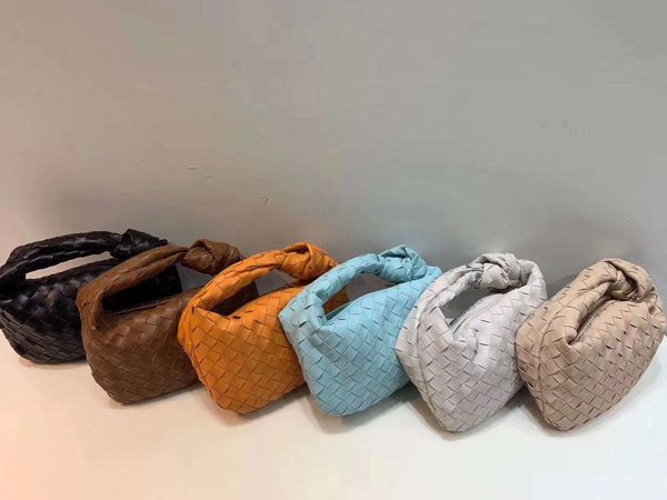 new knitting handbags genuine leather handbag versatile baskets low-profile luxurious but with connotation ox horn bag wholesale lot
new knitting handbags genuine leather handbag versatile baskets low-profile luxurious but with connotation ox horn bag wholesale lot