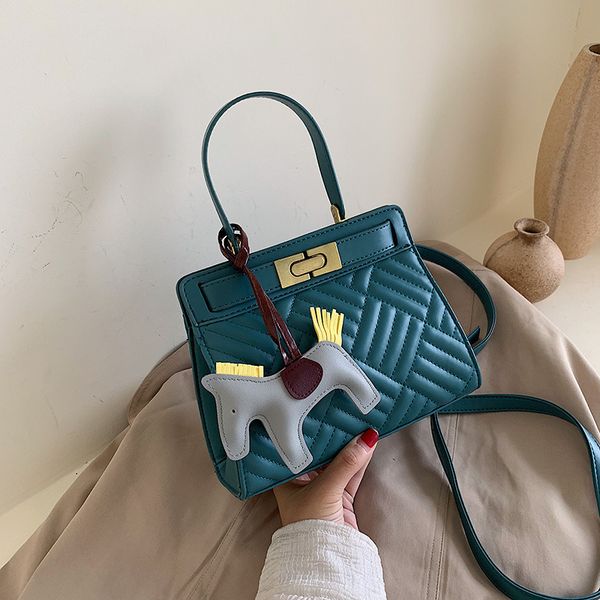 женщины моды pu кожа crossbody сумки для женщин 2020 плеча thread сумка женская рука sling luxury сумки конструктора
женщины моды pu кожа crossbody сумки для женщин 2020 плеча thread сумка женская рука sling luxury сумки конструктора