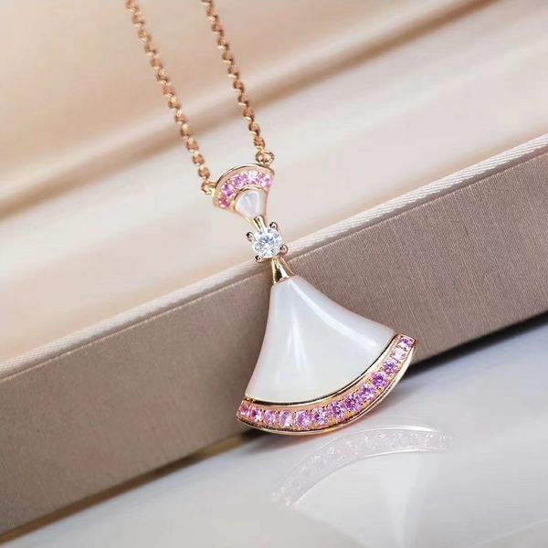 fan shape with shell and pink diamond luxurious quality for women jewlery gift ps7047, Silver
fan shape with shell and pink diamond luxurious quality for women jewlery gift ps7047, Silver
