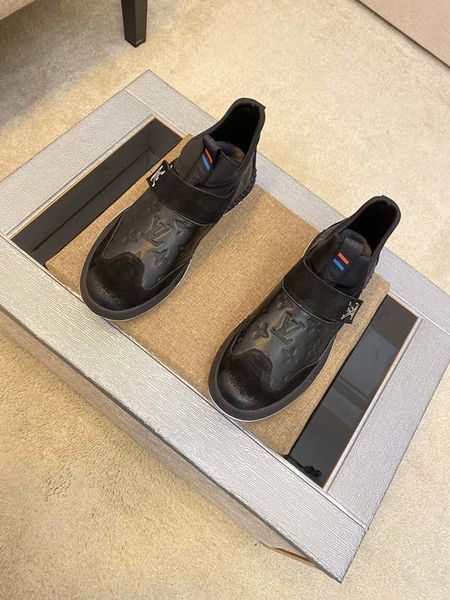 2020t limited edition luxury leather men 's low to help comfortable casual shoes ,high -end fashion outdoor sports shoes ,size :38 -45, Black
2020t limited edition luxury leather men 's low to help comfortable casual shoes ,high -end fashion outdoor sports shoes ,size :38 -45, Black
