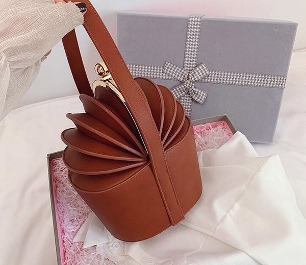 wholesale women handbag new small fresh pineapple style organ bag retro leather bucket bag personalized leather shoulder messenger02
wholesale women handbag new small fresh pineapple style organ bag retro leather bucket bag personalized leather shoulder messenger02