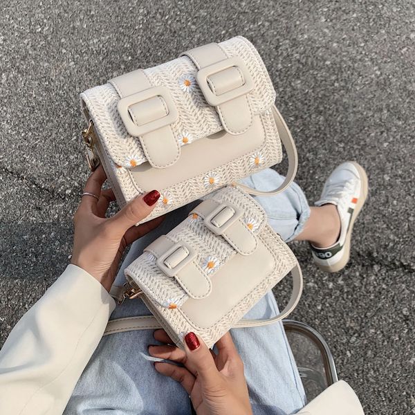 contrast color weave crossbody bag 2020 fashion new pu leather women's designer handbag mini shoulder messenger bag
contrast color weave crossbody bag 2020 fashion new pu leather women's designer handbag mini shoulder messenger bag