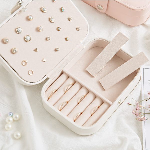 новый макияж jewelry box путешествия comestic ювелирные изделия ларец организатор макияж помада хранения box красоты контейнер ожерелье пода, Black;red
новый макияж jewelry box путешествия comestic ювелирные изделия ларец организатор макияж помада хранения box красоты контейнер ожерелье пода, Black;red