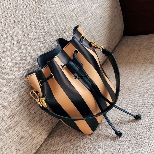 2020 new arrival women fashion shoulder bags elegant mini bucket bag casual shoulder bag crossbody bag for female
2020 new arrival women fashion shoulder bags elegant mini bucket bag casual shoulder bag crossbody bag for female
