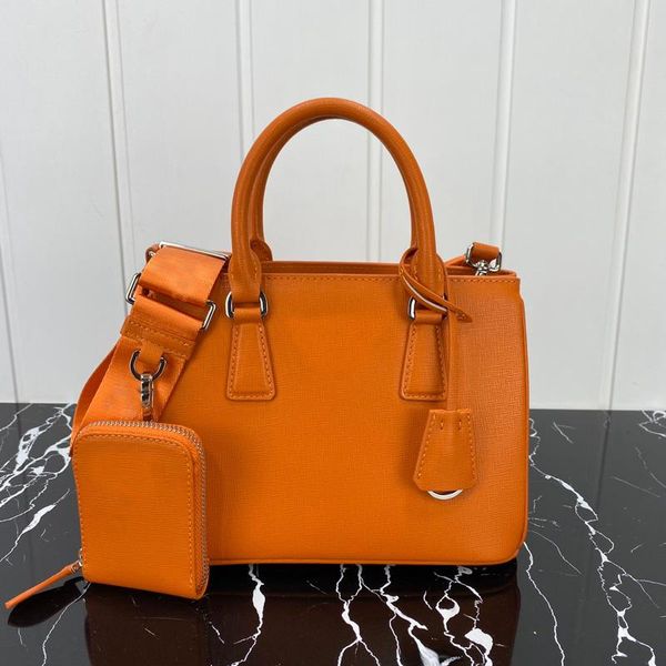 women messenger bag evening bag three in one shoulder bag leather material design style
women messenger bag evening bag three in one shoulder bag leather material design style