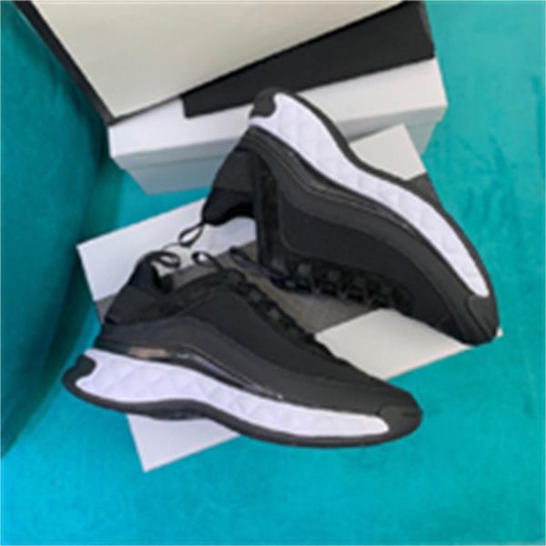 2020 selling triple s designer shoes for women platform sneakers black white bred trainers fashion sports sneakers outdoor casual shoes
2020 selling triple s designer shoes for women platform sneakers black white bred trainers fashion sports sneakers outdoor casual shoes
