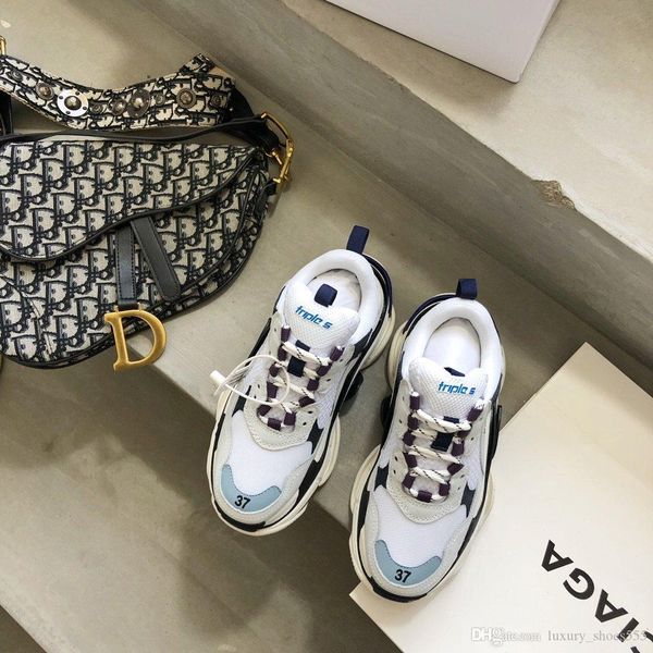triple s clear sole sneakers, r brand casual sneakers, stylish flat-bottomed comfort, size 35-45, with original box,vv
triple s clear sole sneakers, r brand casual sneakers, stylish flat-bottomed comfort, size 35-45, with original box,vv