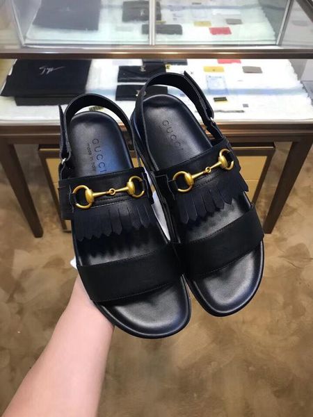 2020 latest black leather casual sandals slippers men casual shoes fashion trend comfortable shoe size 38-45 type 39745400602a
2020 latest black leather casual sandals slippers men casual shoes fashion trend comfortable shoe size 38-45 type 39745400602a