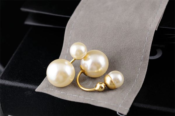 v1e3 liruoxi1314 celebrity design women letter pearl stud earrings fashion metal ball earring white jewelry with box, Golden;silver
v1e3 liruoxi1314 celebrity design women letter pearl stud earrings fashion metal ball earring white jewelry with box, Golden;silver