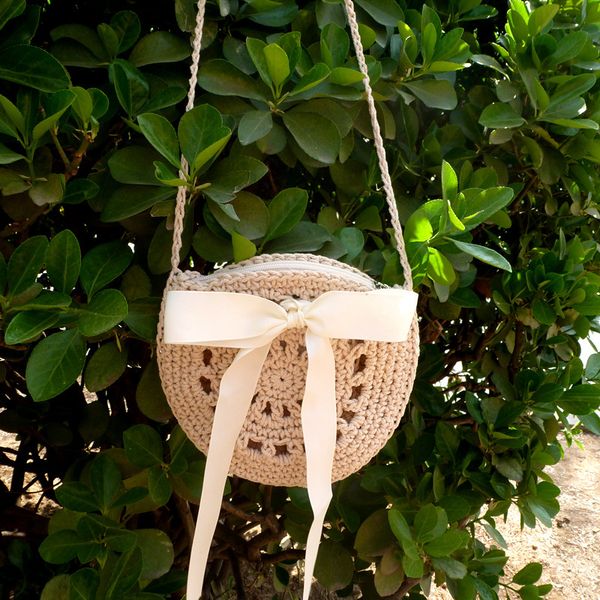 japanese new woven bag bow shoulder messenger bag women's handmade crocheted round beach
japanese new woven bag bow shoulder messenger bag women's handmade crocheted round beach