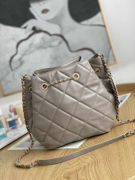 2020 new classic soft lambskin fashion style handbags backpacks for women shoulder bags highest quality cross body bucket bags
2020 new classic soft lambskin fashion style handbags backpacks for women shoulder bags highest quality cross body bucket bags