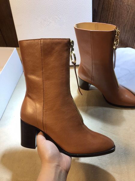 the new high-end calfskin boots with fashionable temperament caramel black heels and high 7cm can be customized to 40.41 euro yards
the new high-end calfskin boots with fashionable temperament caramel black heels and high 7cm can be customized to 40.41 euro yards