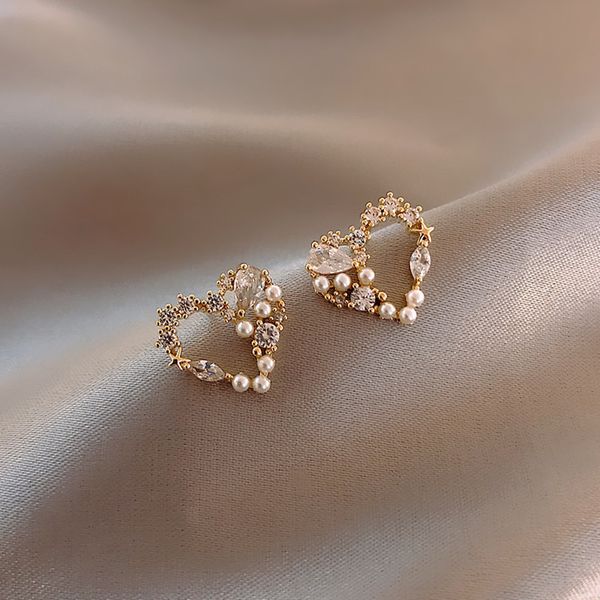 stud 2021 women fashion heart pearl earrings contracted shiny sweet temperament fine crystal, Golden;silver
stud 2021 women fashion heart pearl earrings contracted shiny sweet temperament fine crystal, Golden;silver