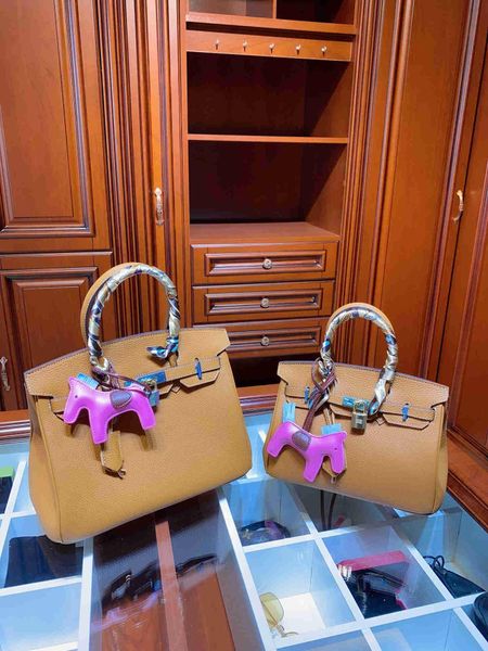 30cm 25cm 2018 big brand totes shoulder bags with lock women lady cowhide genuine leather fashion handbag factory wholesale c09
30cm 25cm 2018 big brand totes shoulder bags with lock women lady cowhide genuine leather fashion handbag factory wholesale c09