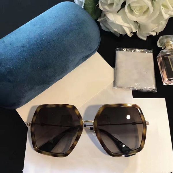 fashion luxury women brand designer sunglasses 0106 square big frame summer generous style mixed color frame uv protection lens, White;black
fashion luxury women brand designer sunglasses 0106 square big frame summer generous style mixed color frame uv protection lens, White;black