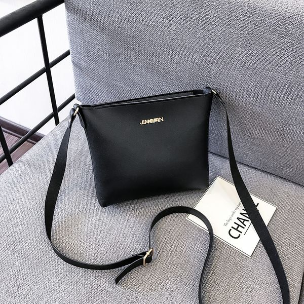 2020 summer and autumn zipper small square bag women's shoulder bag messenger simple and adjustable
2020 summer and autumn zipper small square bag women's shoulder bag messenger simple and adjustable