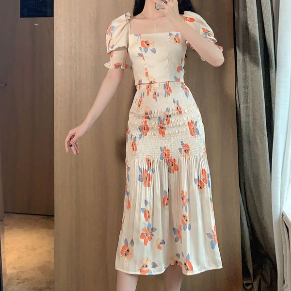 2020 stylish runway suit set women's square colla short sleeve print blouse smocked waist skirt set, Gray
2020 stylish runway suit set women's square colla short sleeve print blouse smocked waist skirt set, Gray