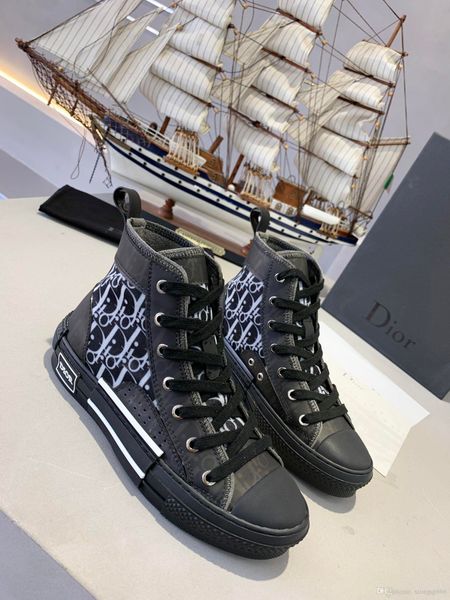 2020 luxury designer men's casual shoes couple models high-shoes men's women's fashion sneakers belt boxad, Red;white
2020 luxury designer men's casual shoes couple models high-shoes men's women's fashion sneakers belt boxad, Red;white