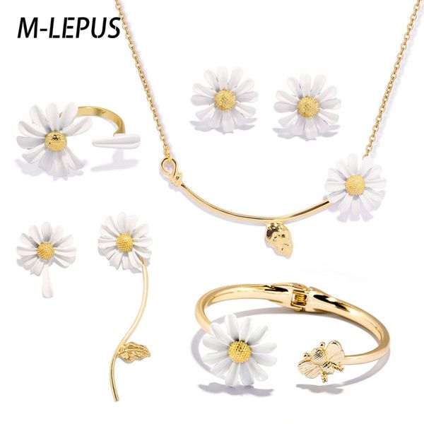 simple daisy pendant necklace fashion irregular earrings titanium stainless steel ring bracelet charm ladies holiday gift, Silver
simple daisy pendant necklace fashion irregular earrings titanium stainless steel ring bracelet charm ladies holiday gift, Silver