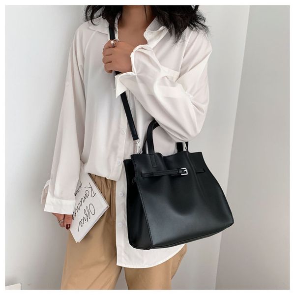 сумка мешок женщин 2020 новая сумка темперамент big fashion tote крупнотоннажная одно плечо single
сумка мешок женщин 2020 новая сумка темперамент big fashion tote крупнотоннажная одно плечо single