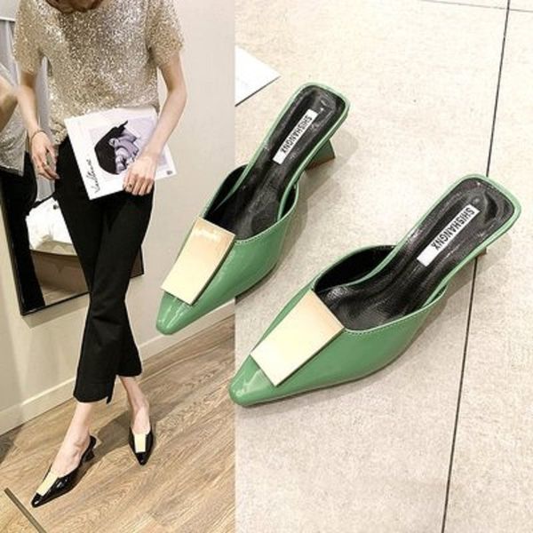 2020 new summer ladies fashion slippers comfortable metal decoration baotou mid heel female sandals and slippers korean version, Black
2020 new summer ladies fashion slippers comfortable metal decoration baotou mid heel female sandals and slippers korean version, Black