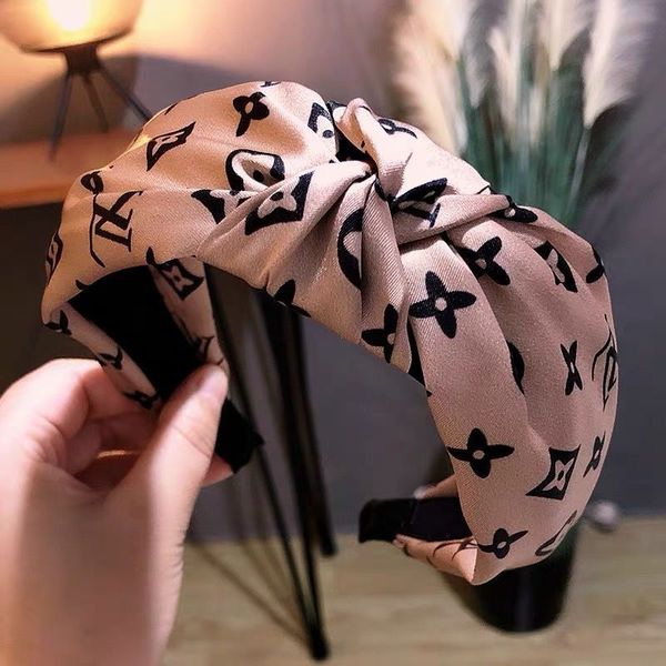 2020 new fashion hairband women headband for women fashion turban striped hair band bee pattern print hair accessories, Silver
2020 new fashion hairband women headband for women fashion turban striped hair band bee pattern print hair accessories, Silver