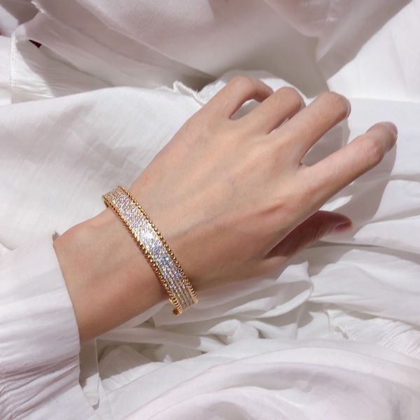 popular round ladies classic fashion party bracelet jewelry gift luxurious exquisite jewelry temperament bracelet, Black
popular round ladies classic fashion party bracelet jewelry gift luxurious exquisite jewelry temperament bracelet, Black