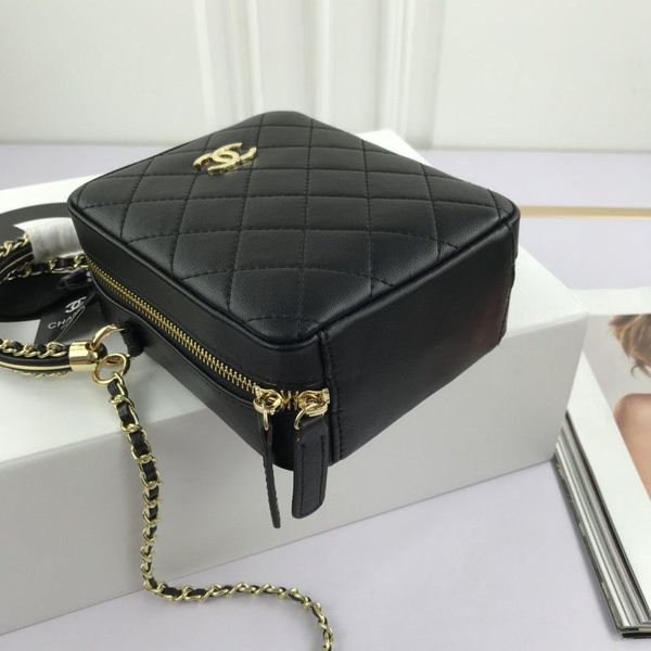 genuine black embossed leather women's handbagdesigner retro women chain big tassel handbags women shoulder
genuine black embossed leather women's handbagdesigner retro women chain big tassel handbags women shoulder